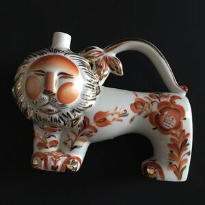 Vtg USSR Imperial Porcelain Lomonosov Lion Decanter 24ct gold detail No Stopper
